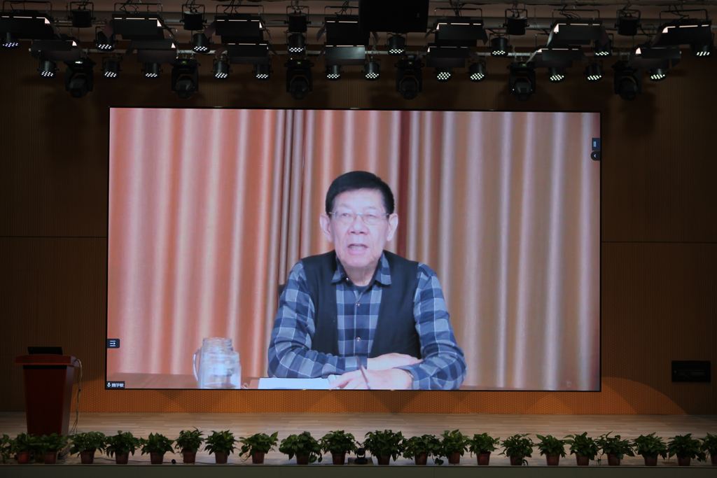 今年会微电召开中干高管述职会议